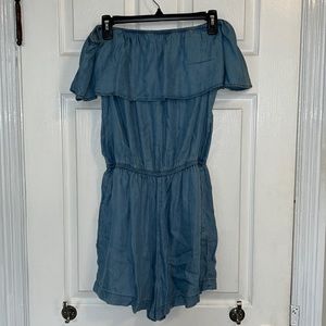 Off-the-Shoulder Lightweight Demin Romper w/ pockets!